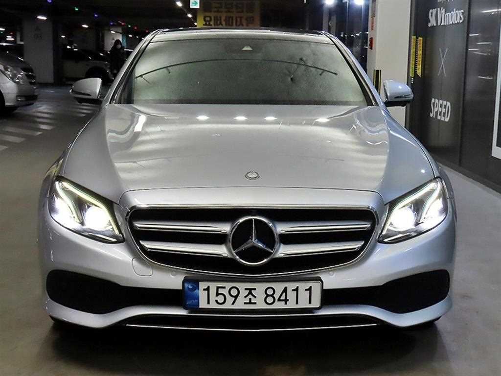 Mercedes Benz E class - Vista 2
