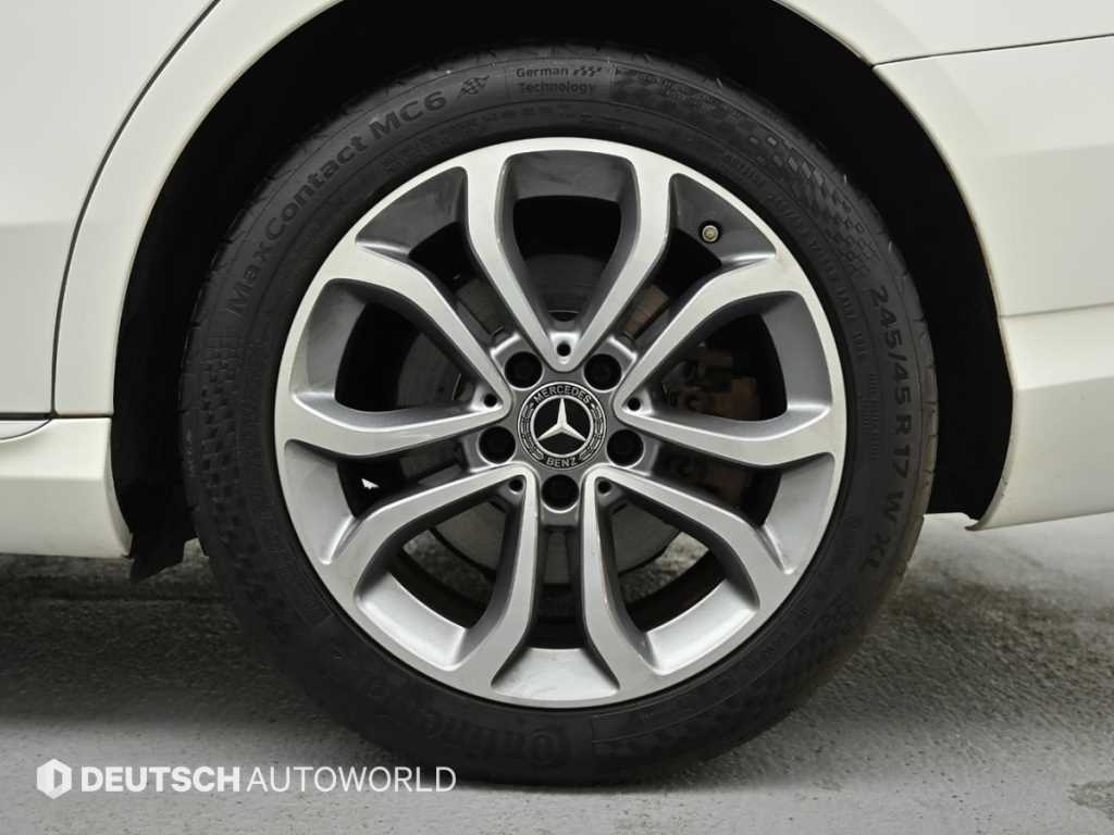 Mercedes Benz C Class - Vista 5