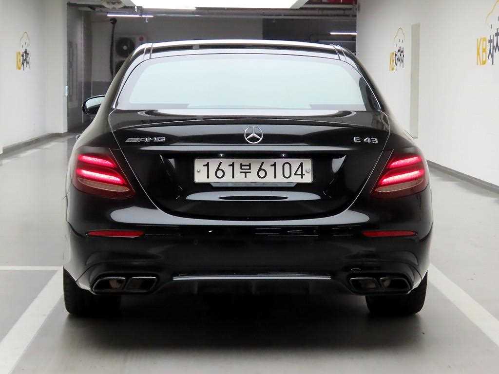 Mercedes Benz E class - Vista 3
