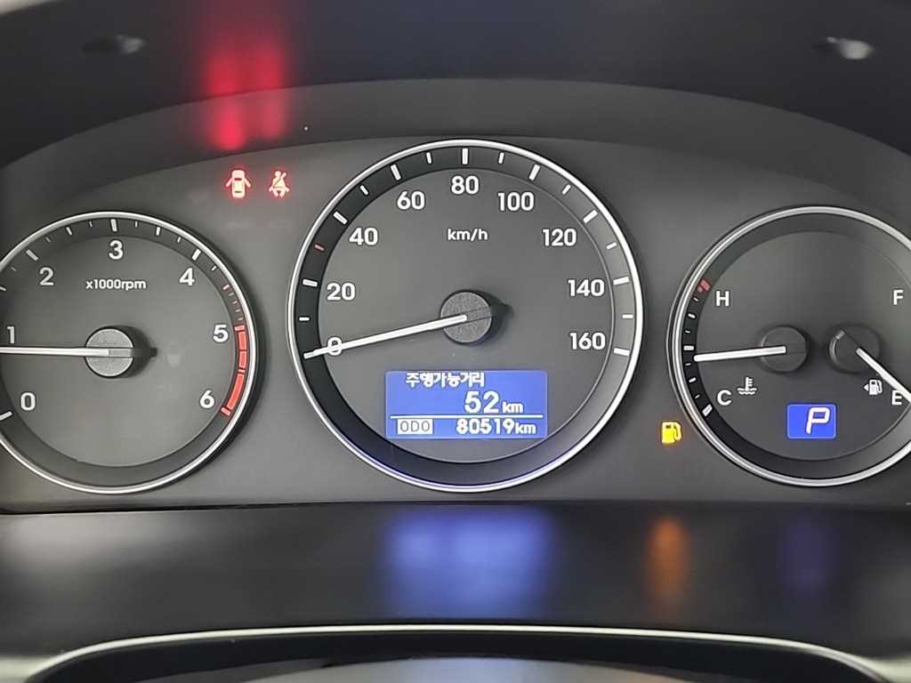HYUNDAI Starex - Vista 6