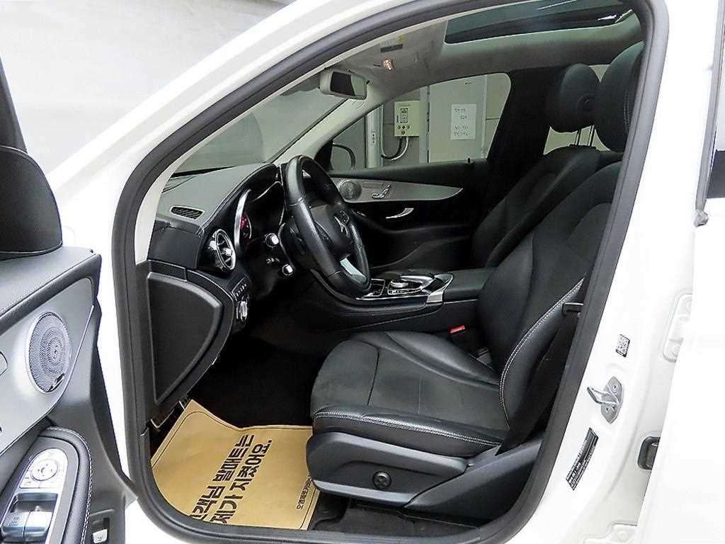 Mercedes Benz GLC Class - Vista 5