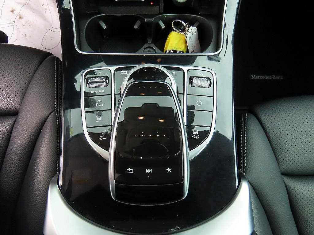 Mercedes Benz GLC Class - Vista 12