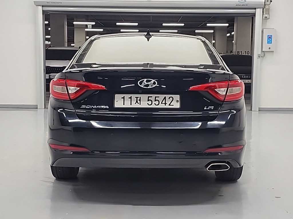 HYUNDAI Sonata - Vista 3