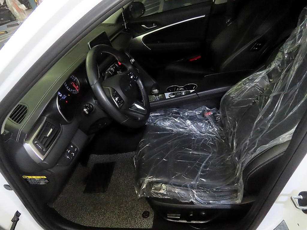 Genesis G70 - Vista 6