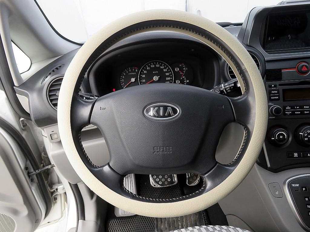 KIA Carens - Vista 11
