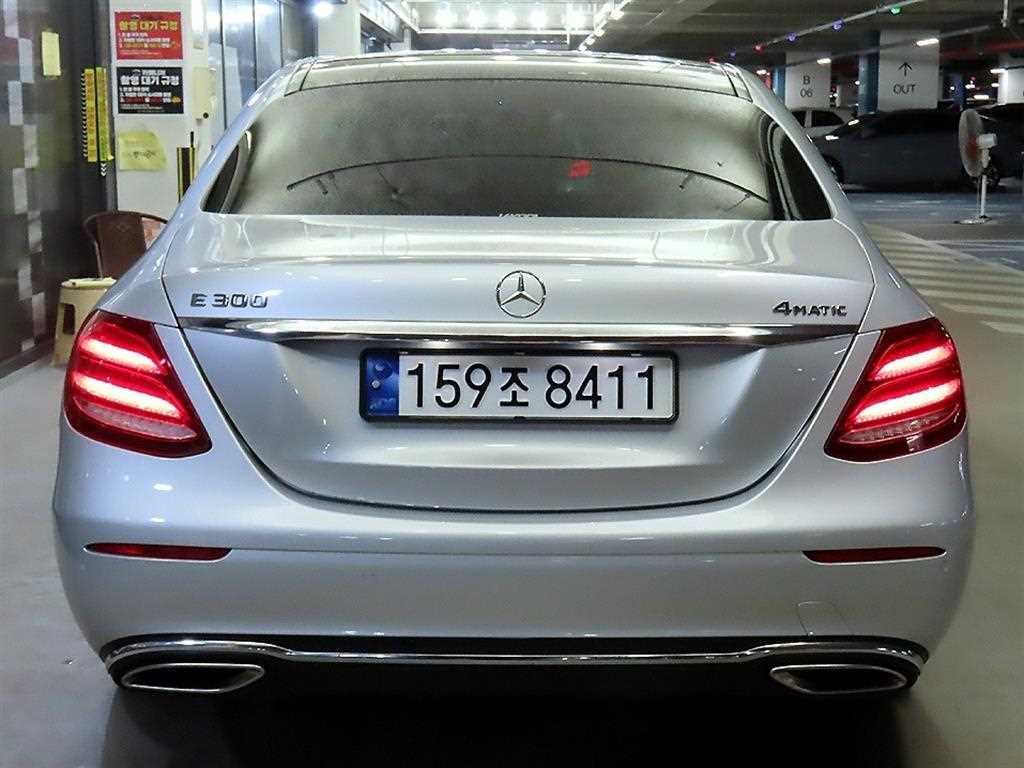Mercedes Benz E class - Vista 5