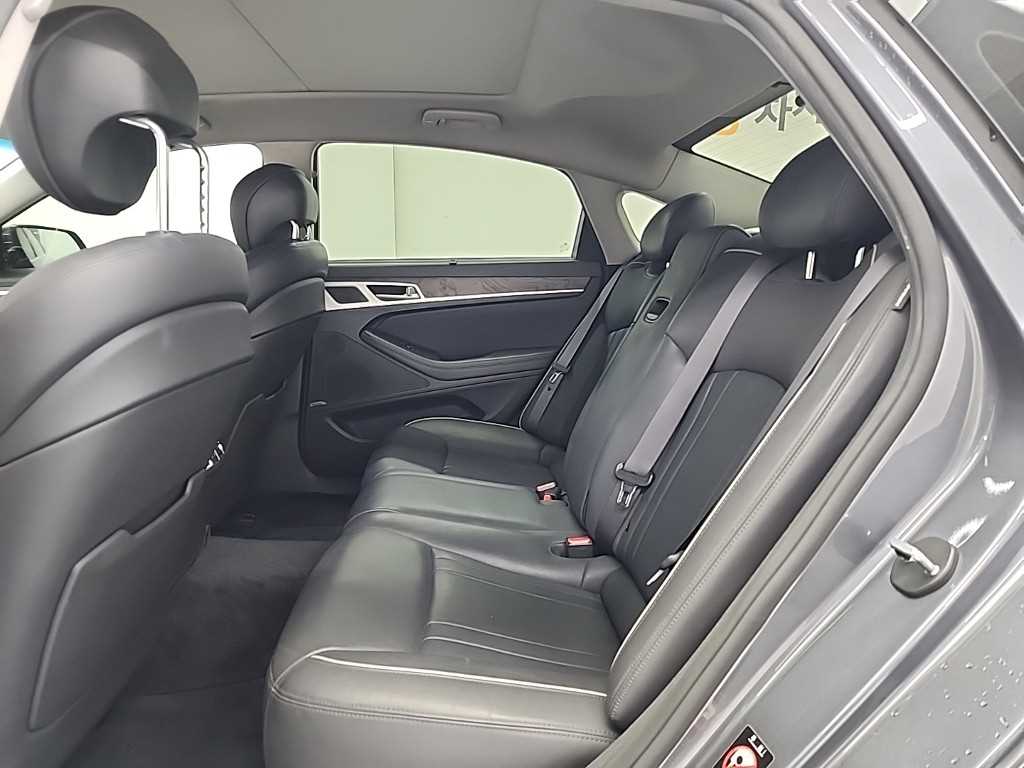 HYUNDAI Genesis - Vista 12
