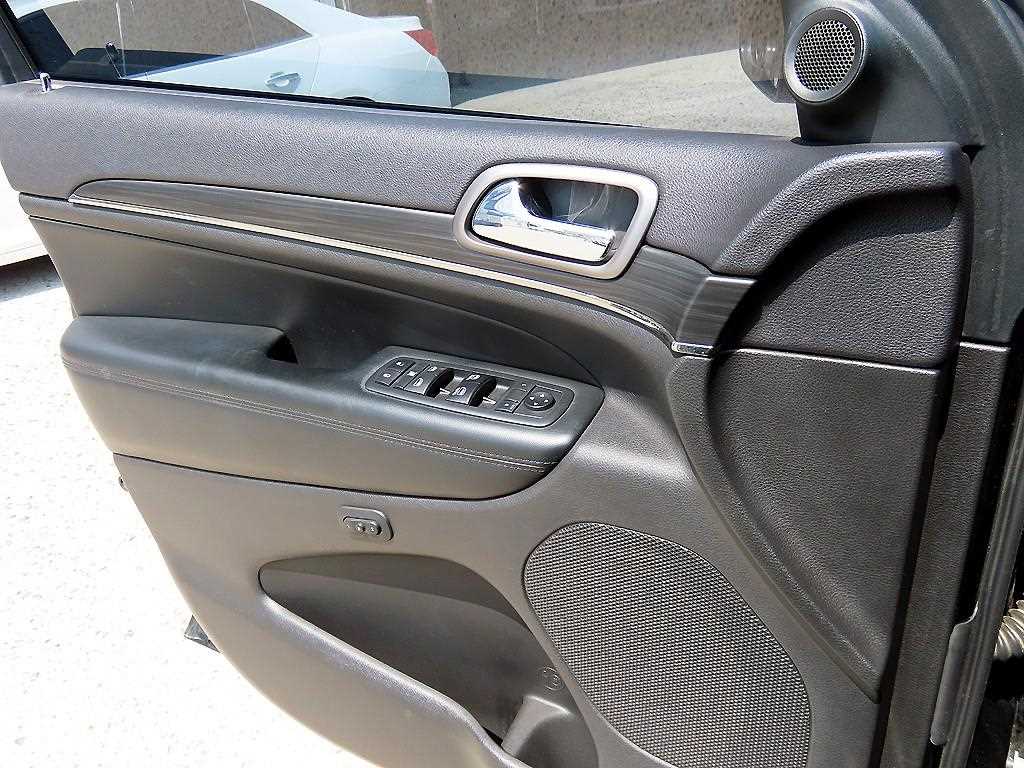 Jeep Cherokee - Vista 11