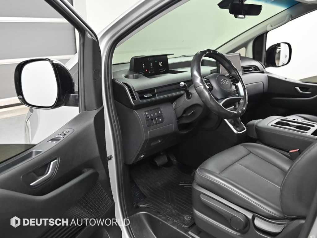 HYUNDAI Staria - Vista 11