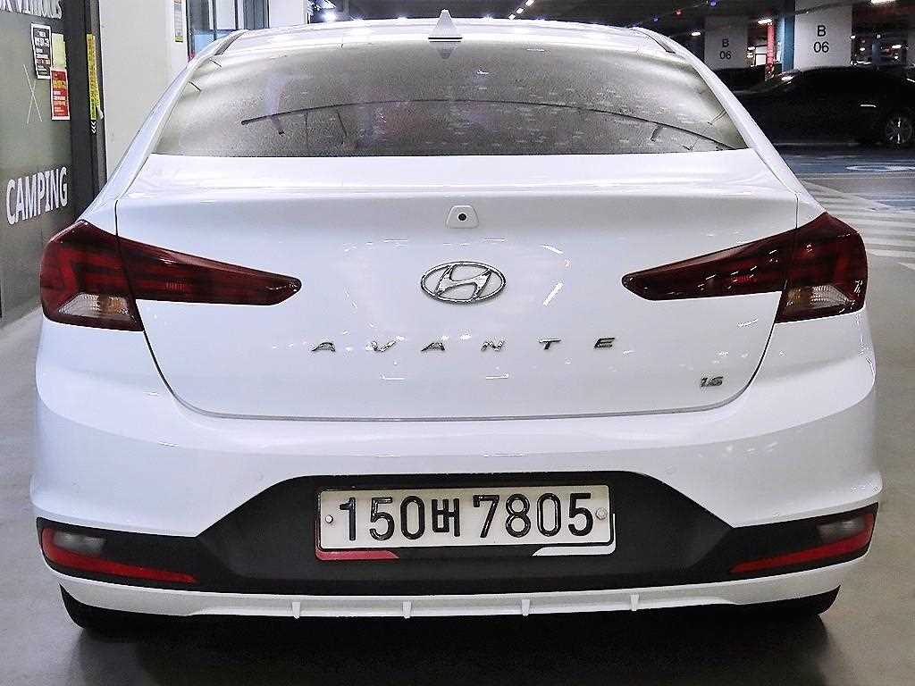 HYUNDAI Avante - Vista 5