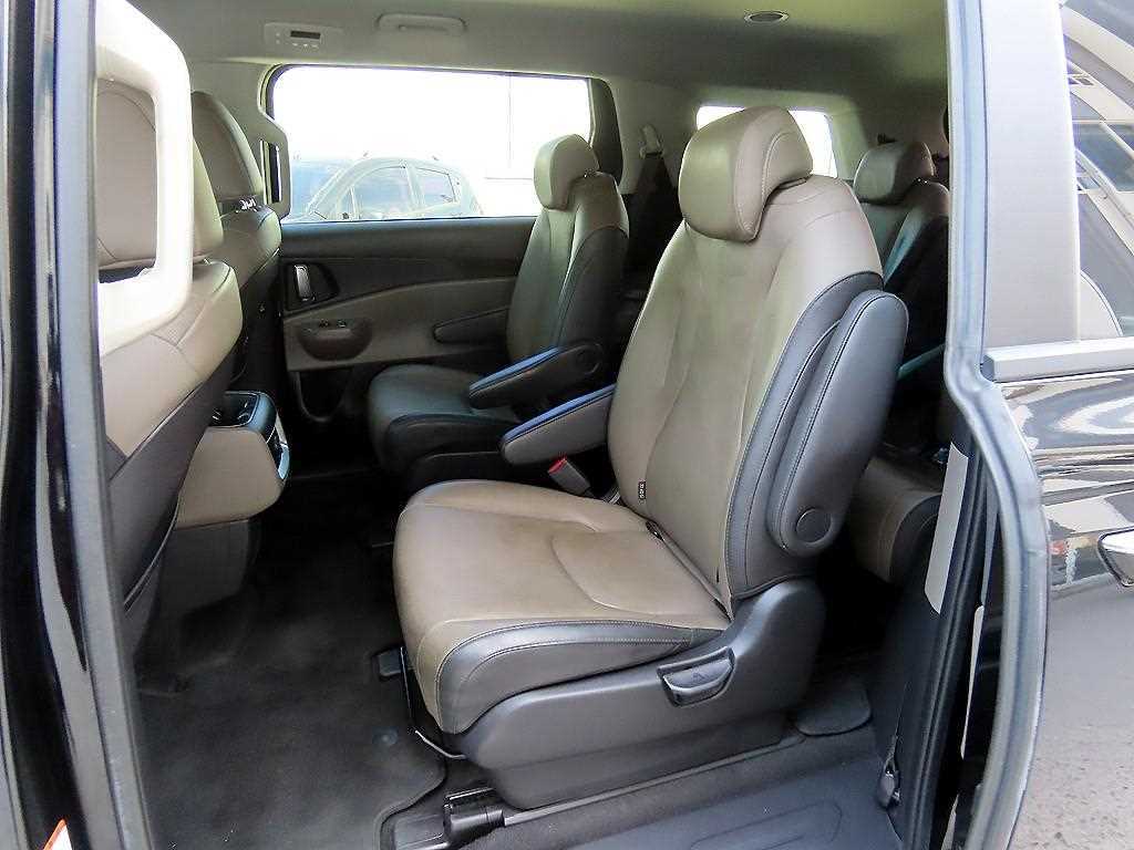 KIA Carnival - Vista 6