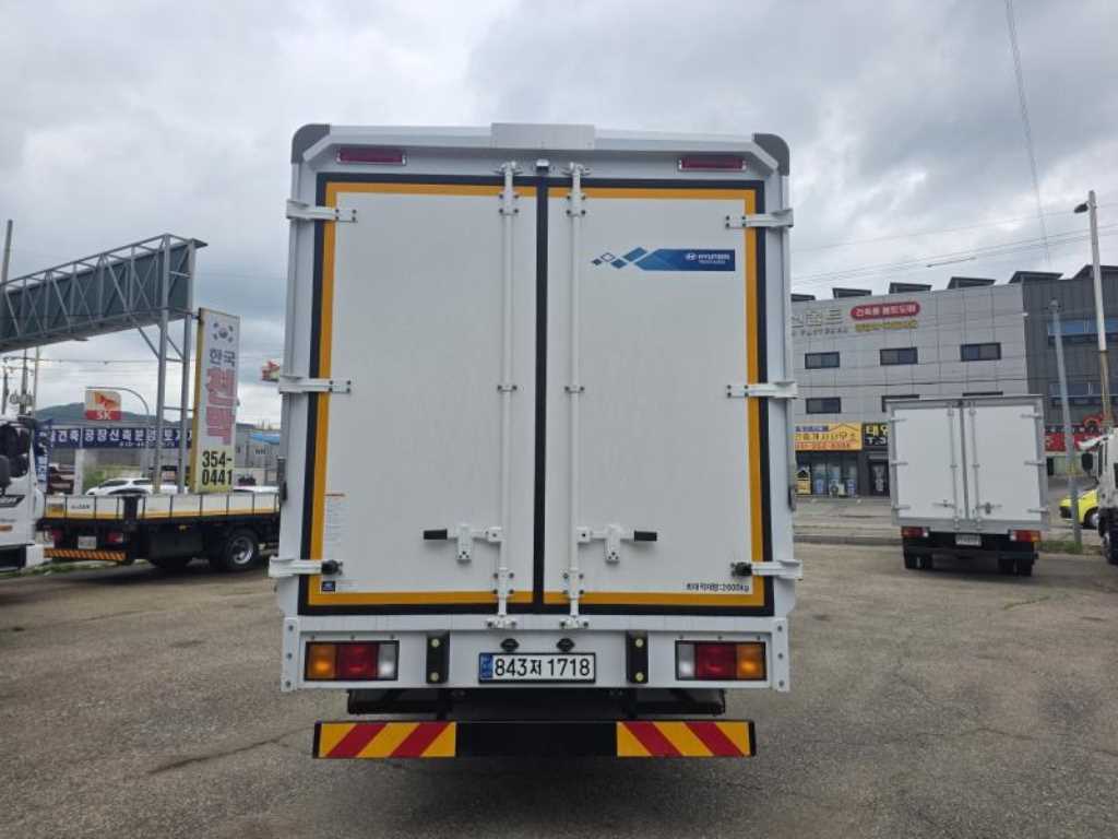 medium and large cargo truck - Vista 4