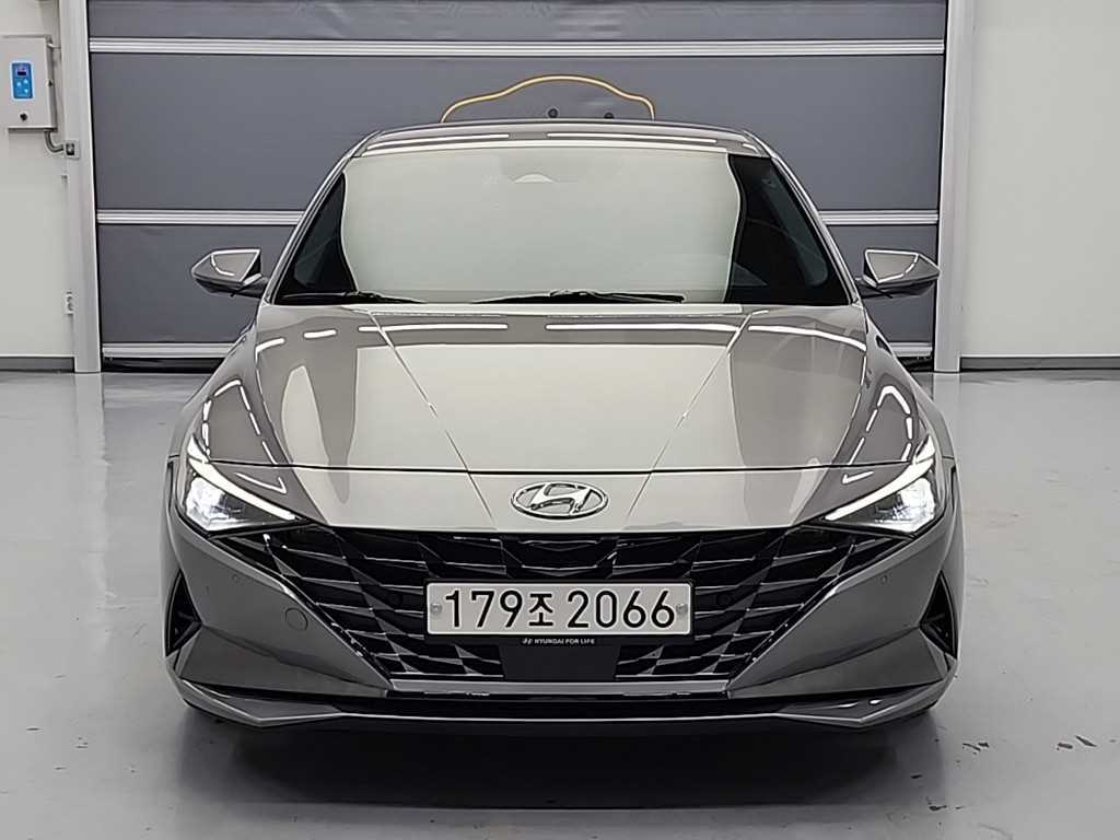 HYUNDAI Avante - Vista 2