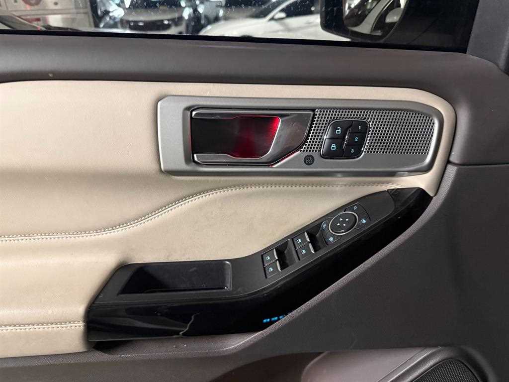 Ford Explorer - Vista 12
