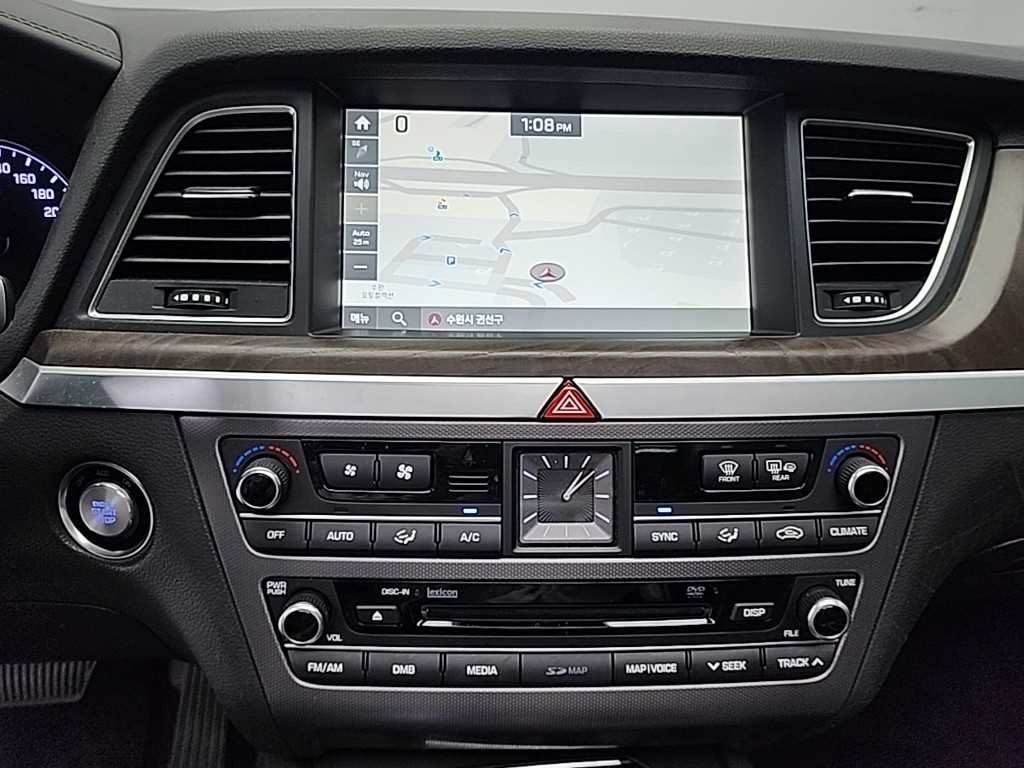 HYUNDAI Genesis - Vista 10