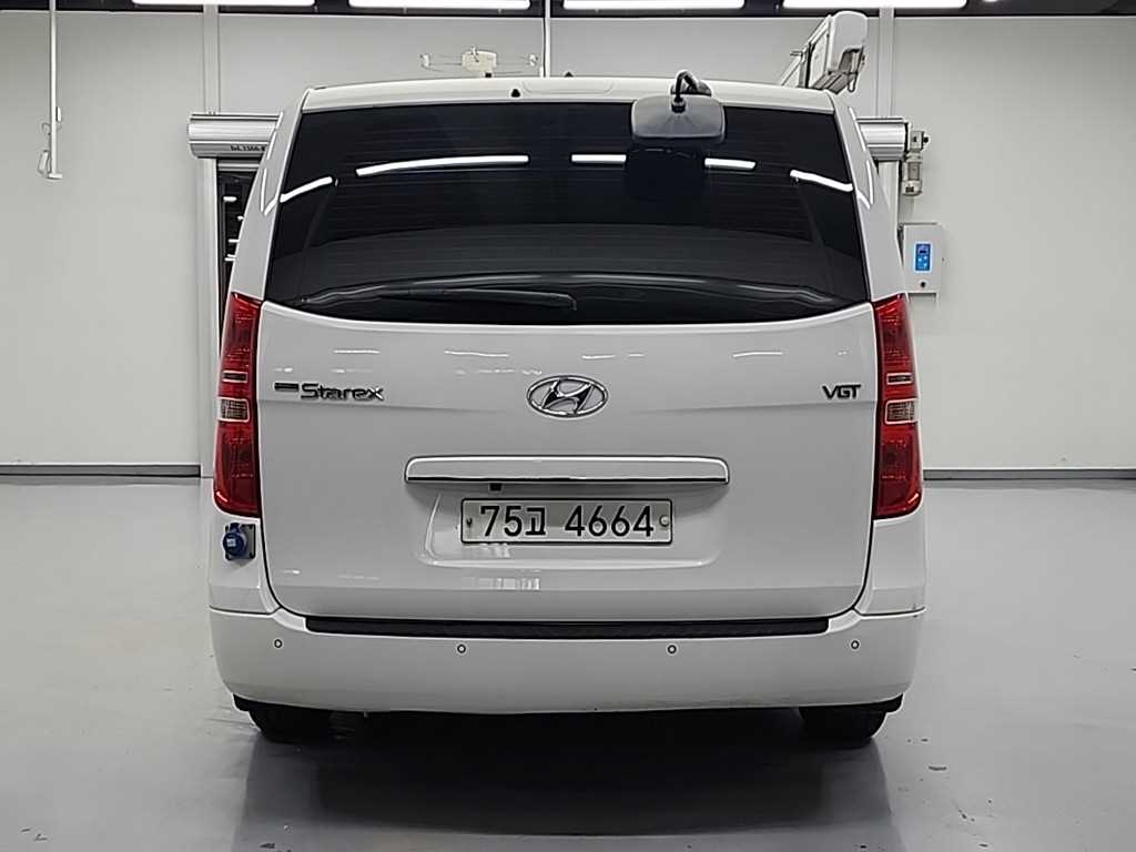 HYUNDAI Starex - Vista 3