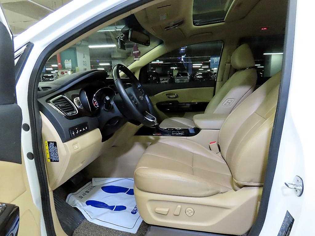 KIA Carnival - Vista 6