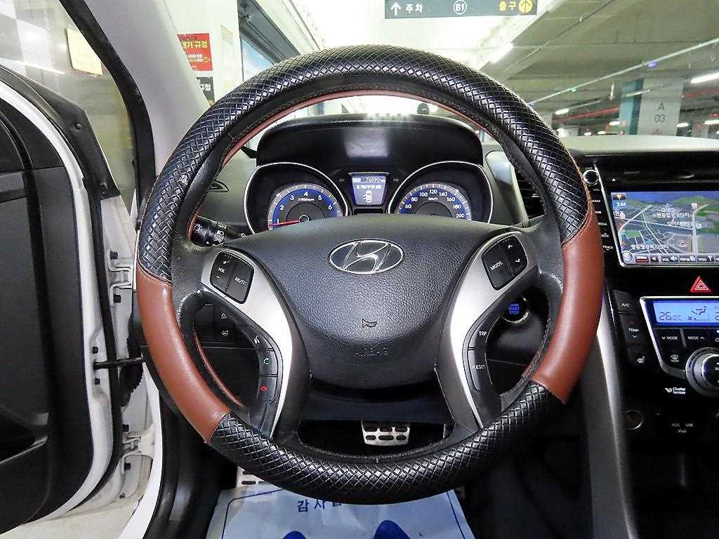 HYUNDAI i30 - Vista 8