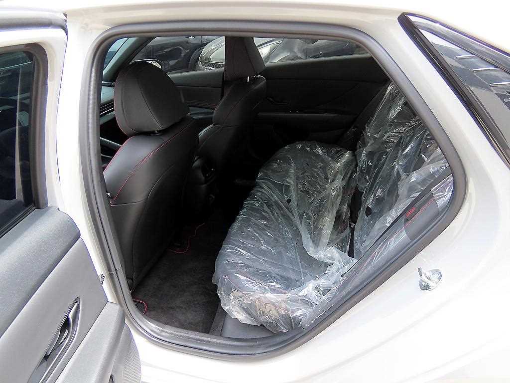 HYUNDAI Avante - Vista 6