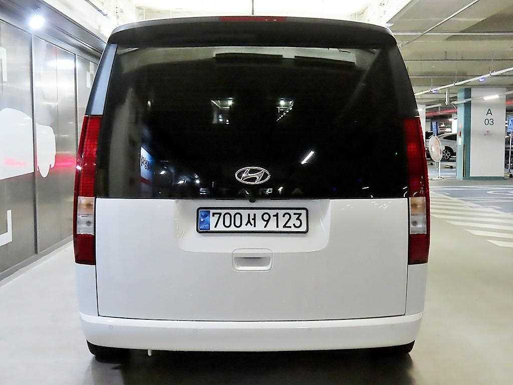 HYUNDAI Staria - Vista 5