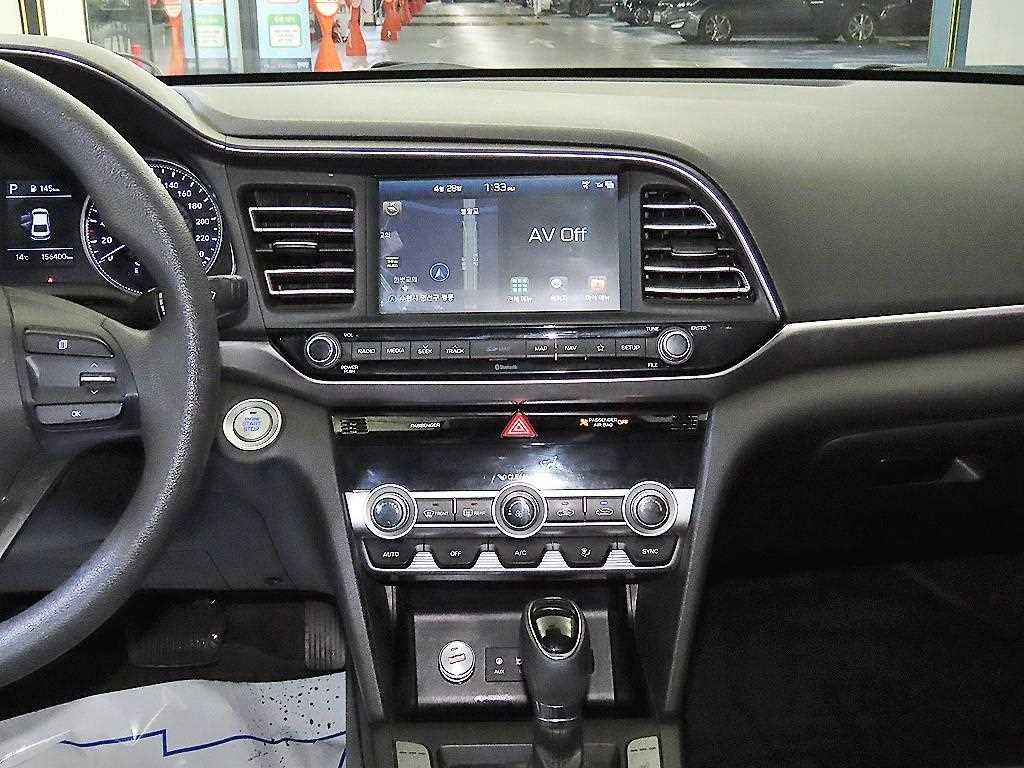 HYUNDAI Avante - Vista 11