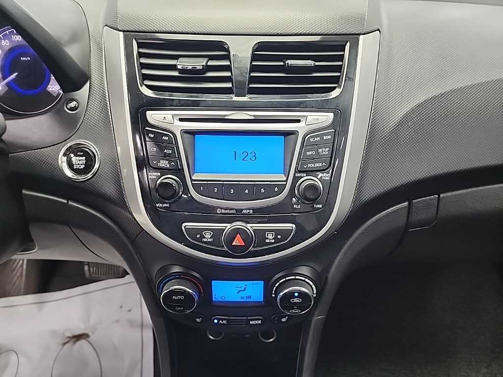 HYUNDAI Accent - Vista 10