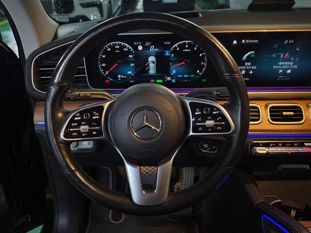 Mercedes Benz GLE Class - Vista 7