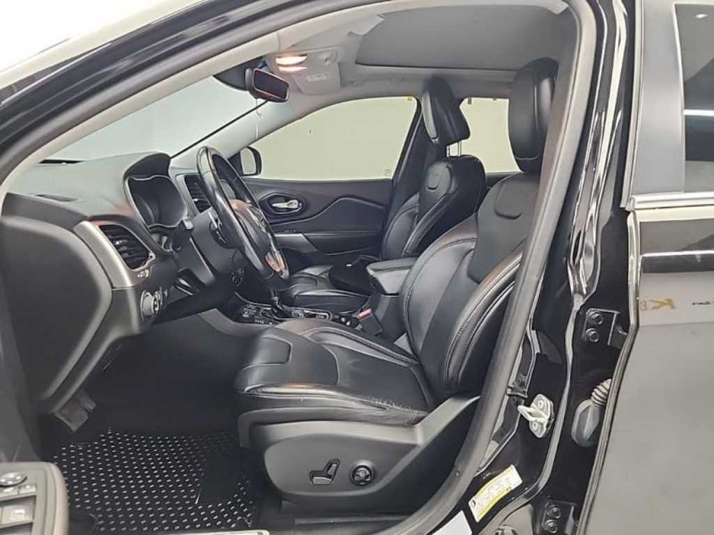 Jeep Cherokee - Vista 11