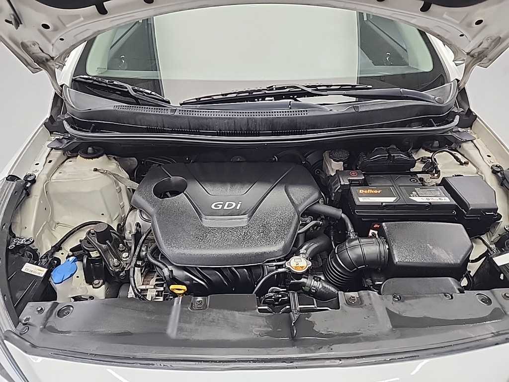 HYUNDAI Accent - Vista 5