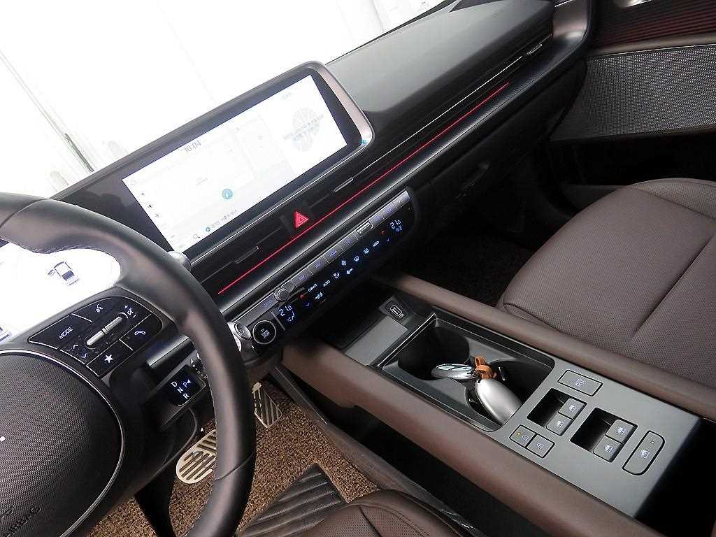 HYUNDAI Ioniq 6 - Vista 11