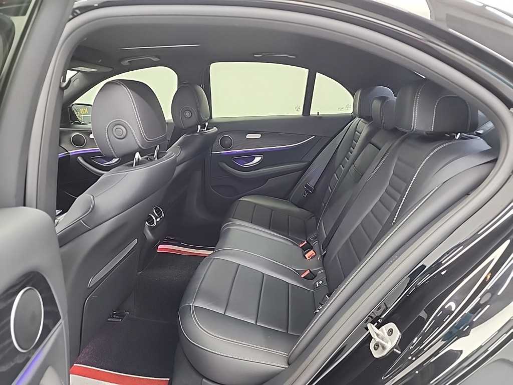 Mercedes Benz E class - Vista 12