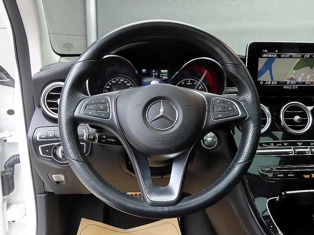 Mercedes Benz GLC Class - Vista 9