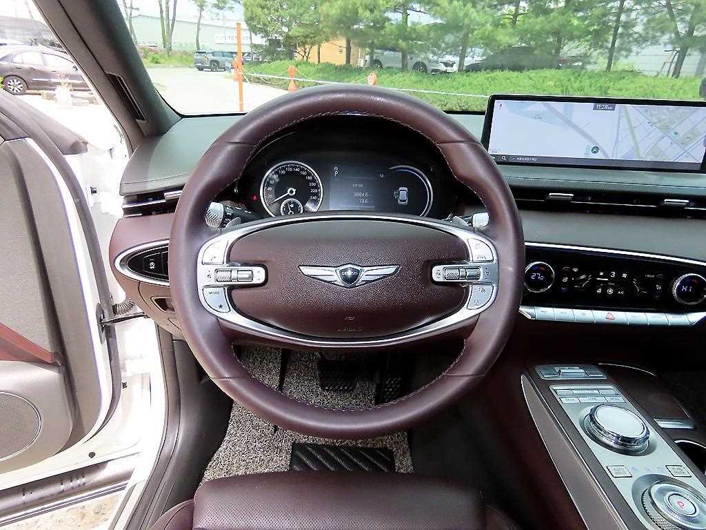 Genesis GV70 - Vista 8