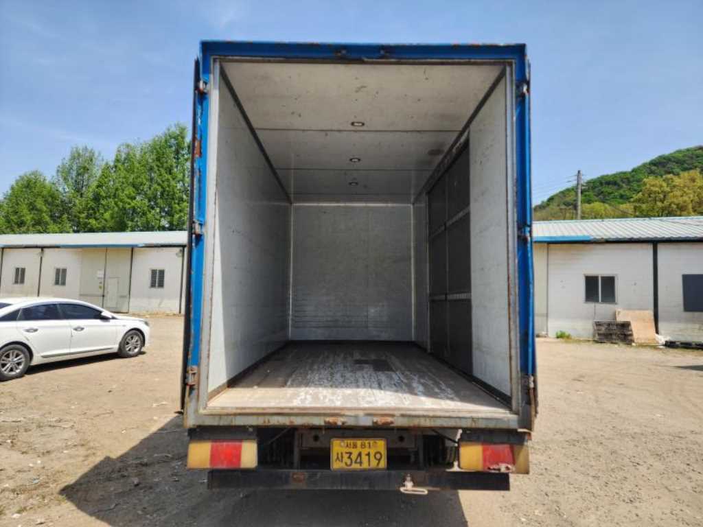 medium and large cargo truck - Vista 4