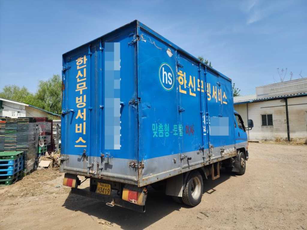 medium and large cargo truck - Vista 6