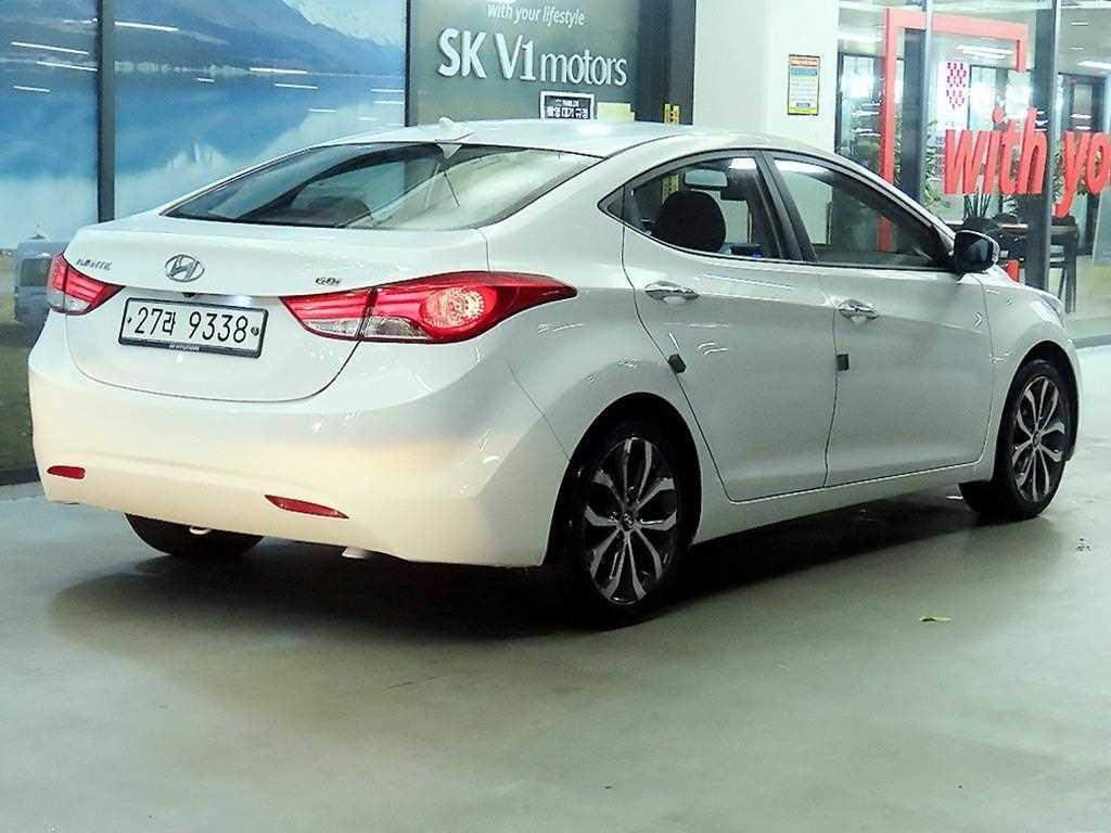 HYUNDAI Avante - Vista 4