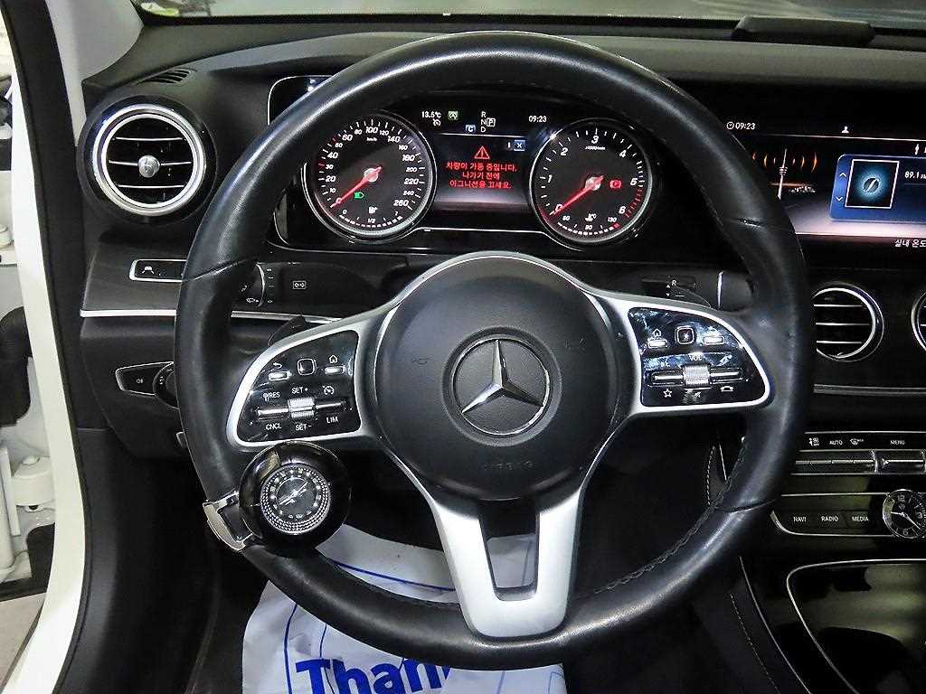 Mercedes Benz E class - Vista 8