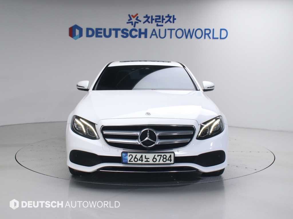 Mercedes Benz E class - Vista 3