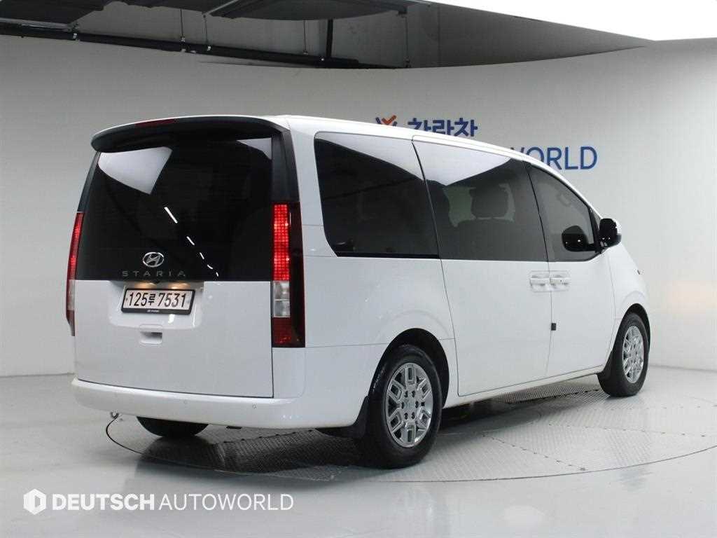 HYUNDAI Staria - Vista 2