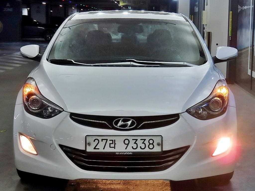 HYUNDAI Avante - Vista 2