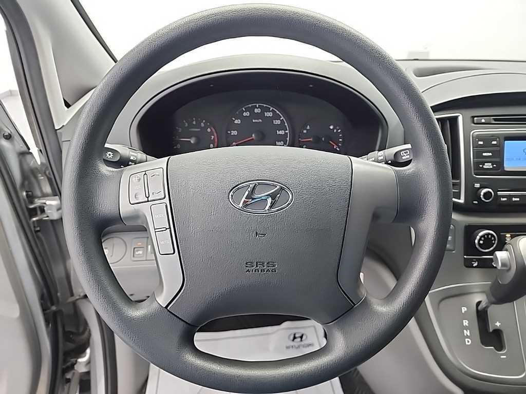 HYUNDAI Starex - Vista 9