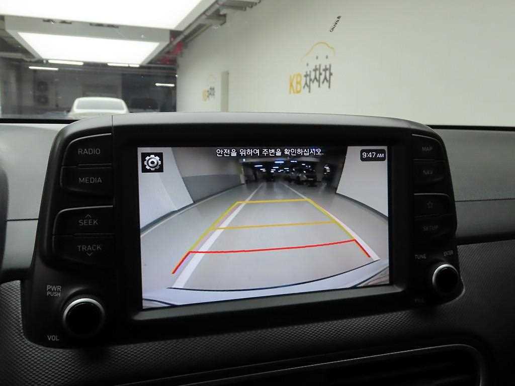 HYUNDAI Kona - Vista 8