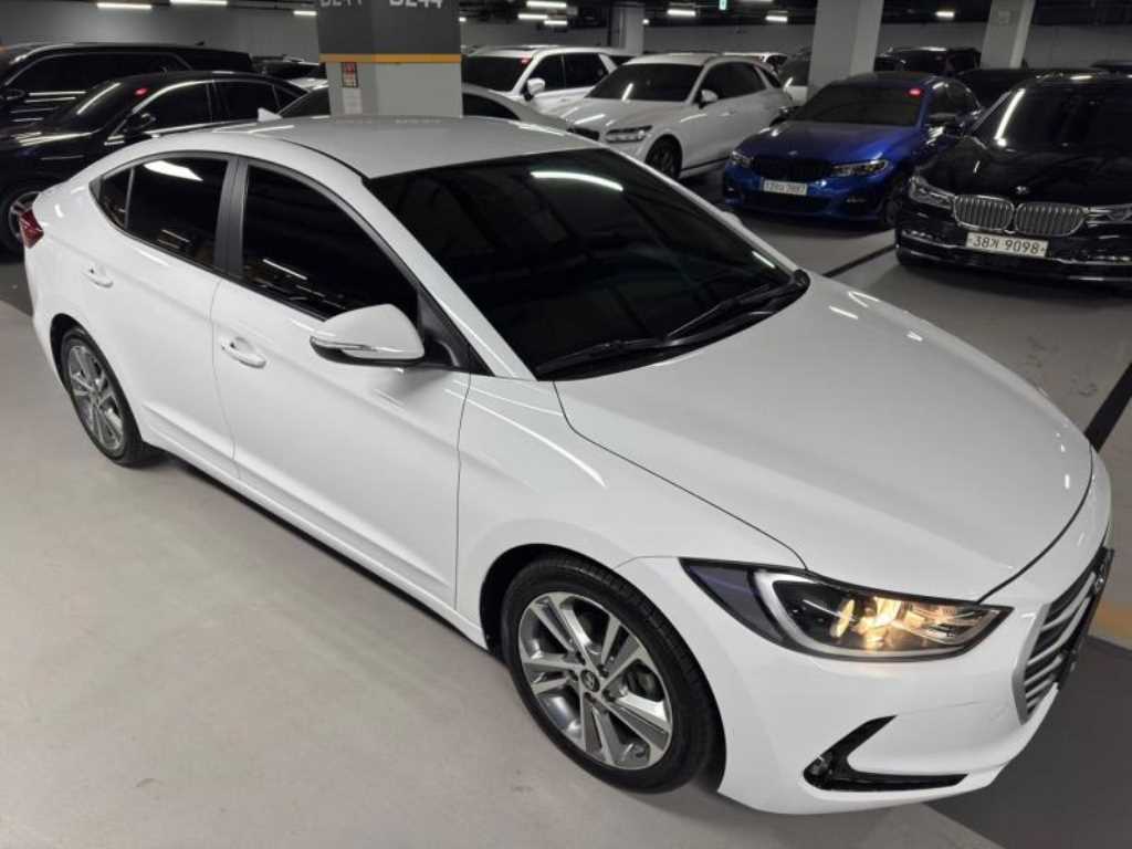 HYUNDAI Avante - Vista 6