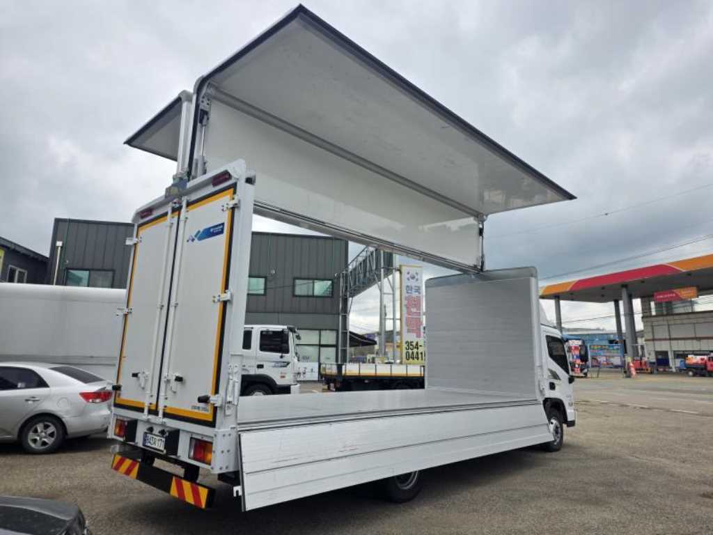 medium and large cargo truck - Vista 6