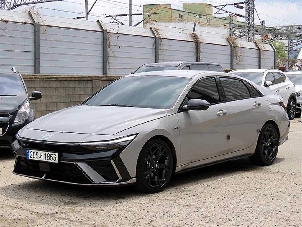 HYUNDAI Avante - Vista 2