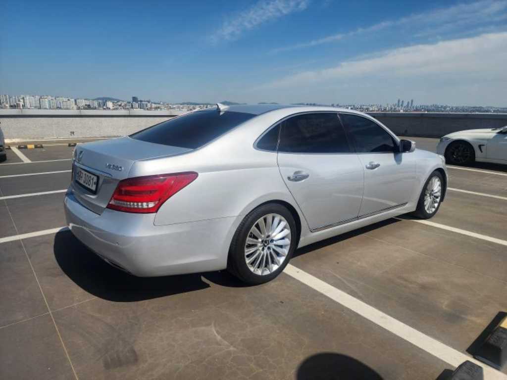 HYUNDAI Equus - Vista 8