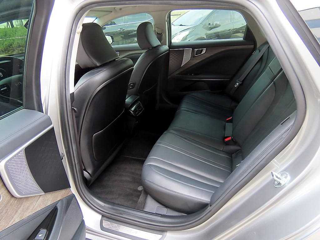 KIA K8 - Vista 6