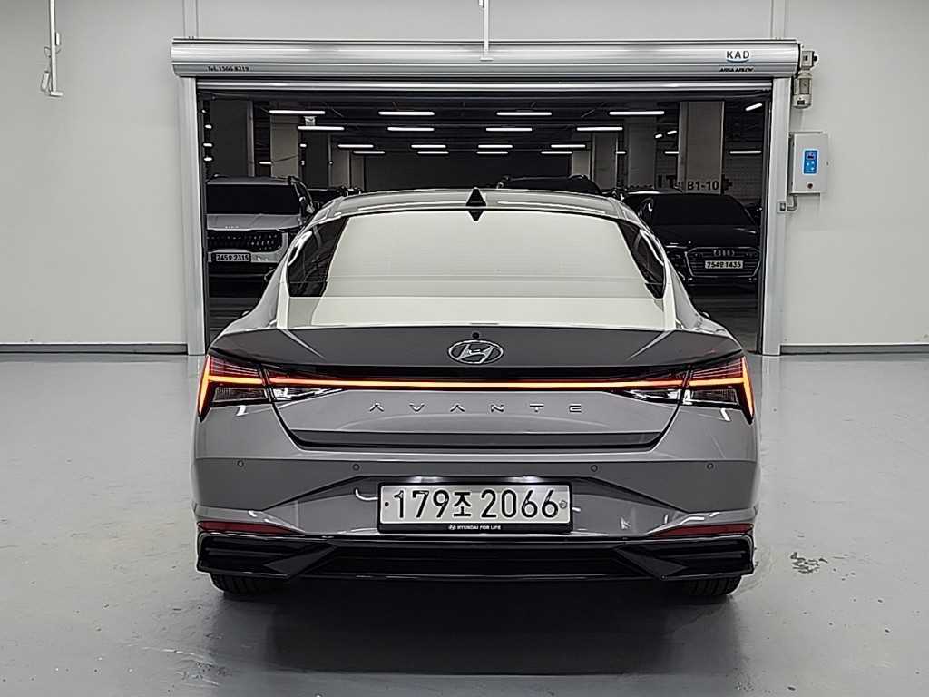 HYUNDAI Avante - Vista 3
