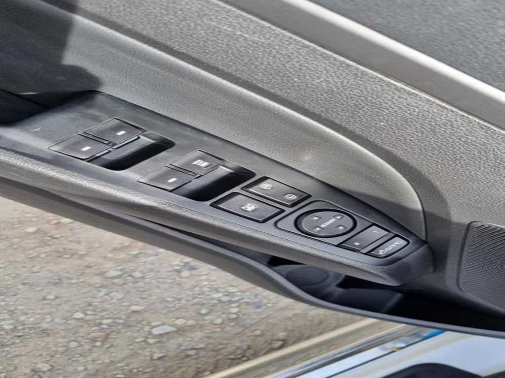 HYUNDAI Avante - Vista 8