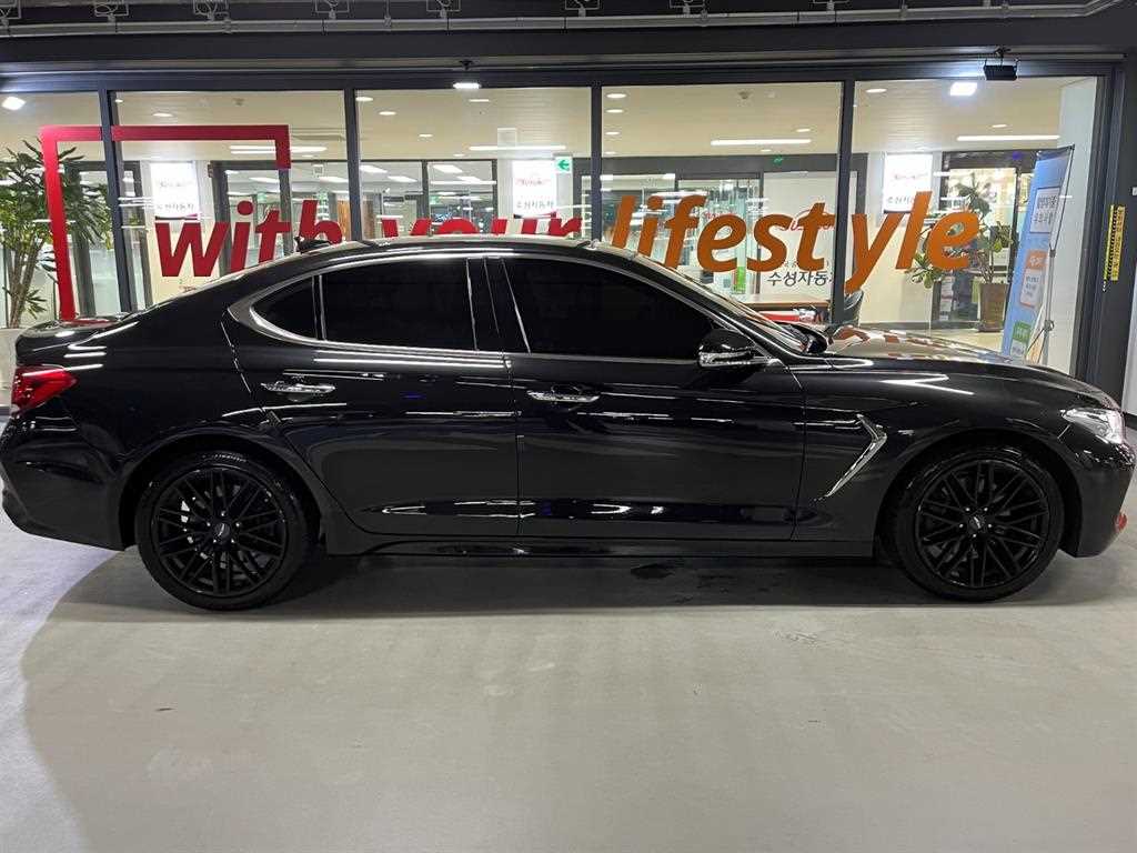 Genesis G70 - Vista 3
